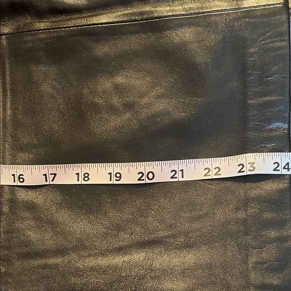 Jaclyn Smith Black Leather Skirt - Picture 3 of 8